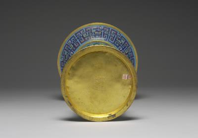 图片[2]-Candle stand from the set of five altar pieces with plum-blossom decoration in cloisonne enamels, Qing dynasty, Qianlong reign (1736-1795)-China Archive